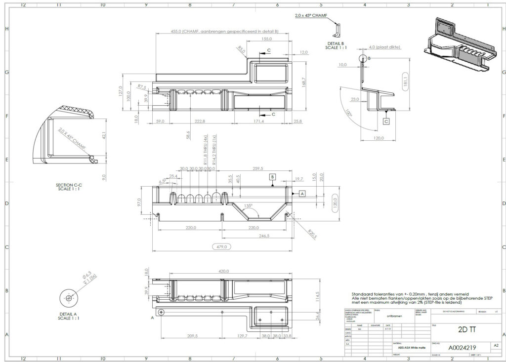 Technische tekening van een kunststof spuitgiet onderdeel, met gedetailleerde afmetingen, snijlijnen, en inkepingen, die de precieze ontwerpdetails voor productie illustreren.